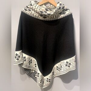 Geometric Pattern Black and White Knit Cape